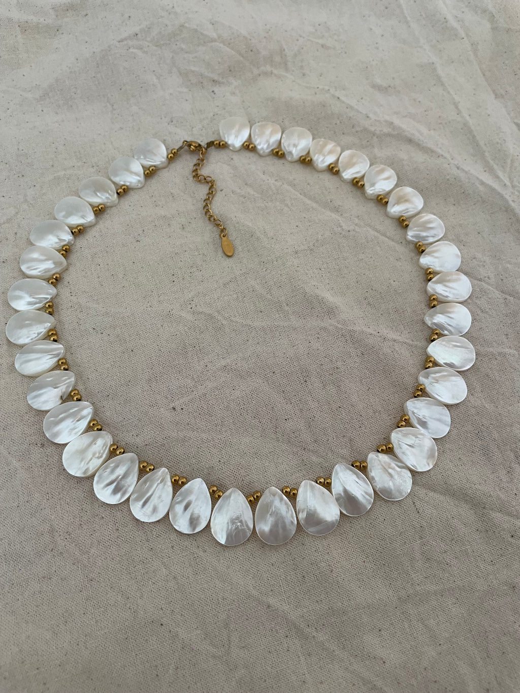 Collier nacre blanc