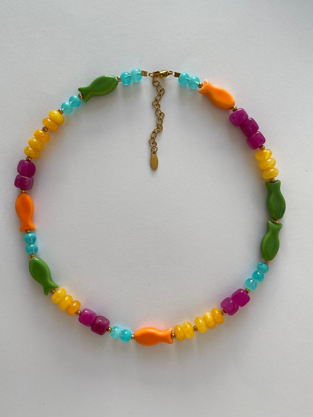 Collier perles et sardines