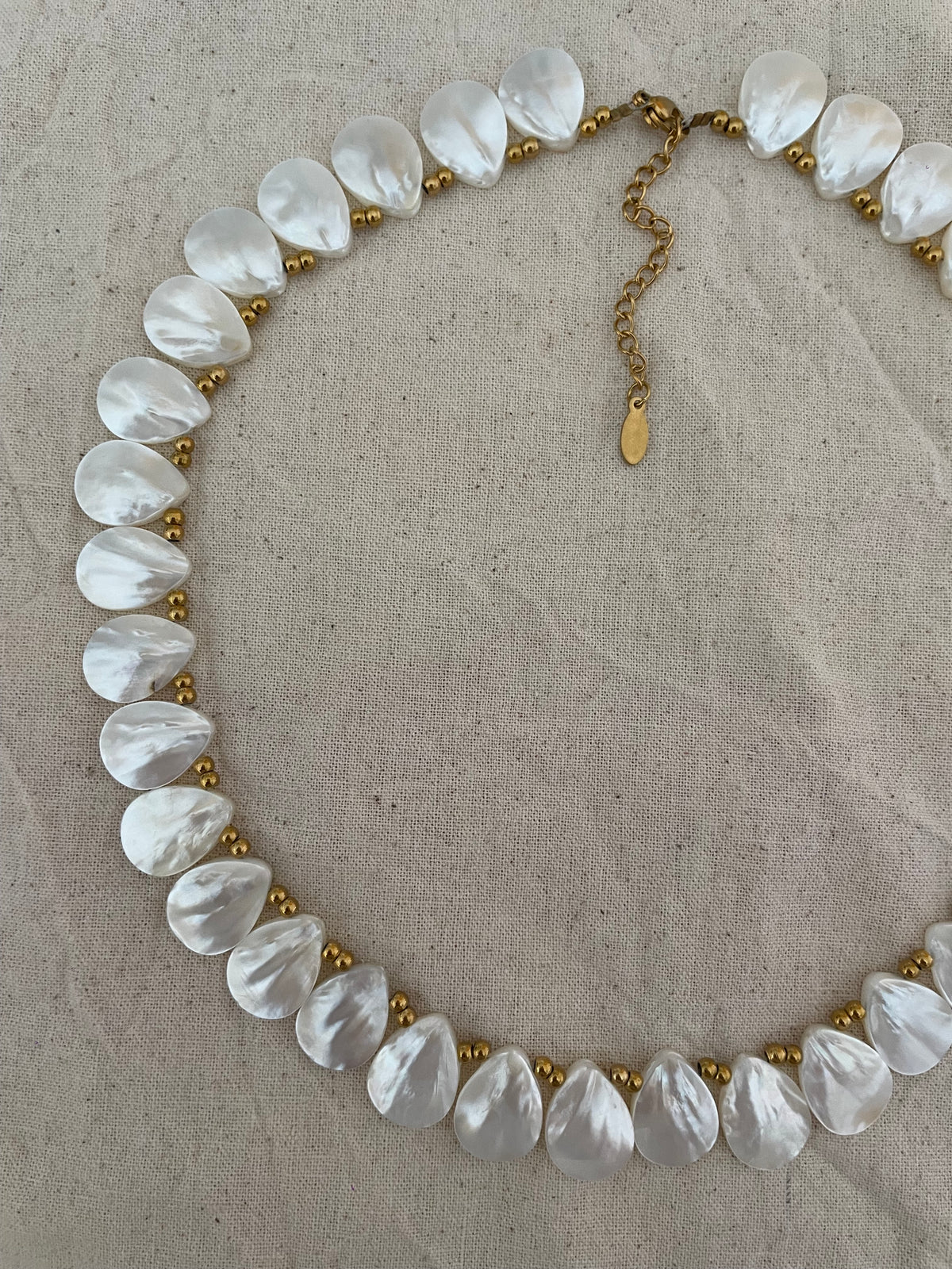 Collier nacre blanc