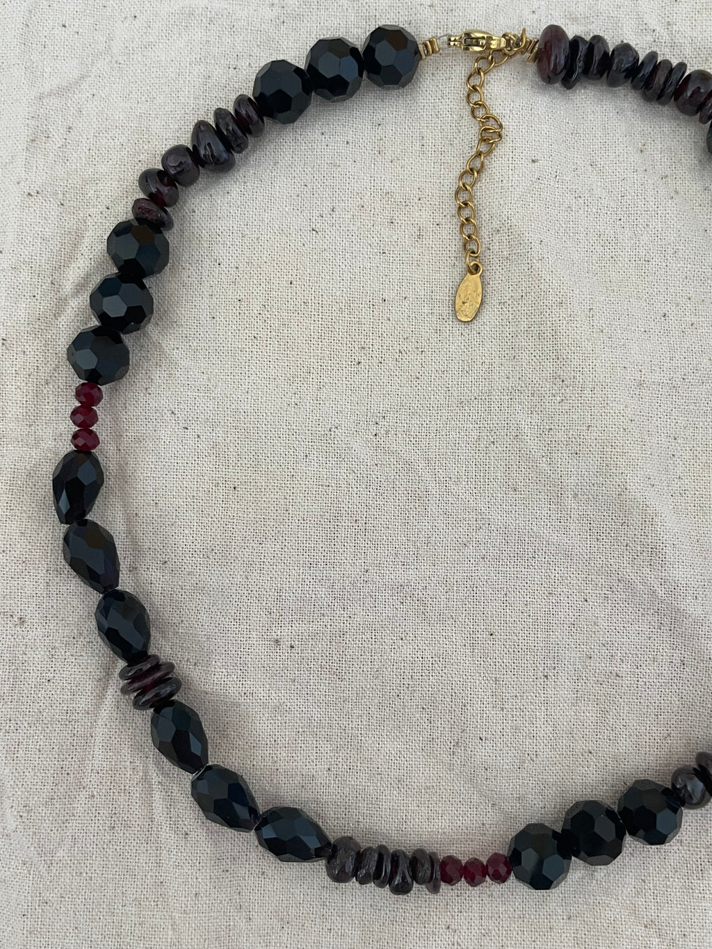 Collier pierres noires
