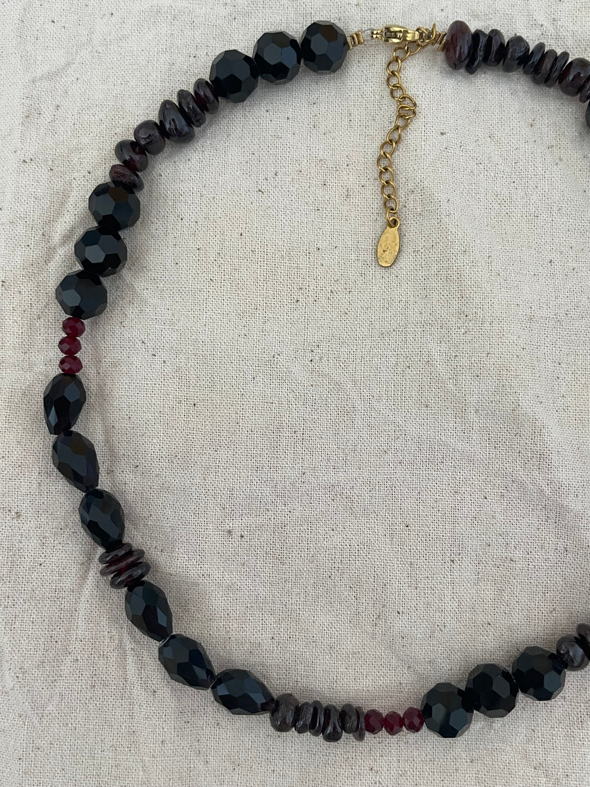 Collier pierres noires