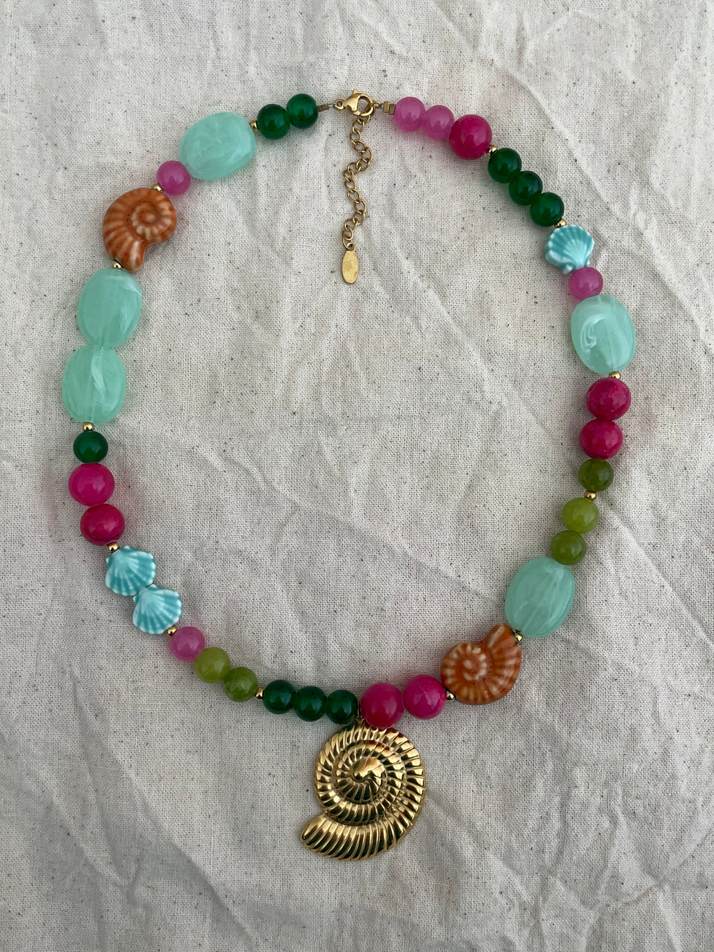 Collier coquillage escargot doré