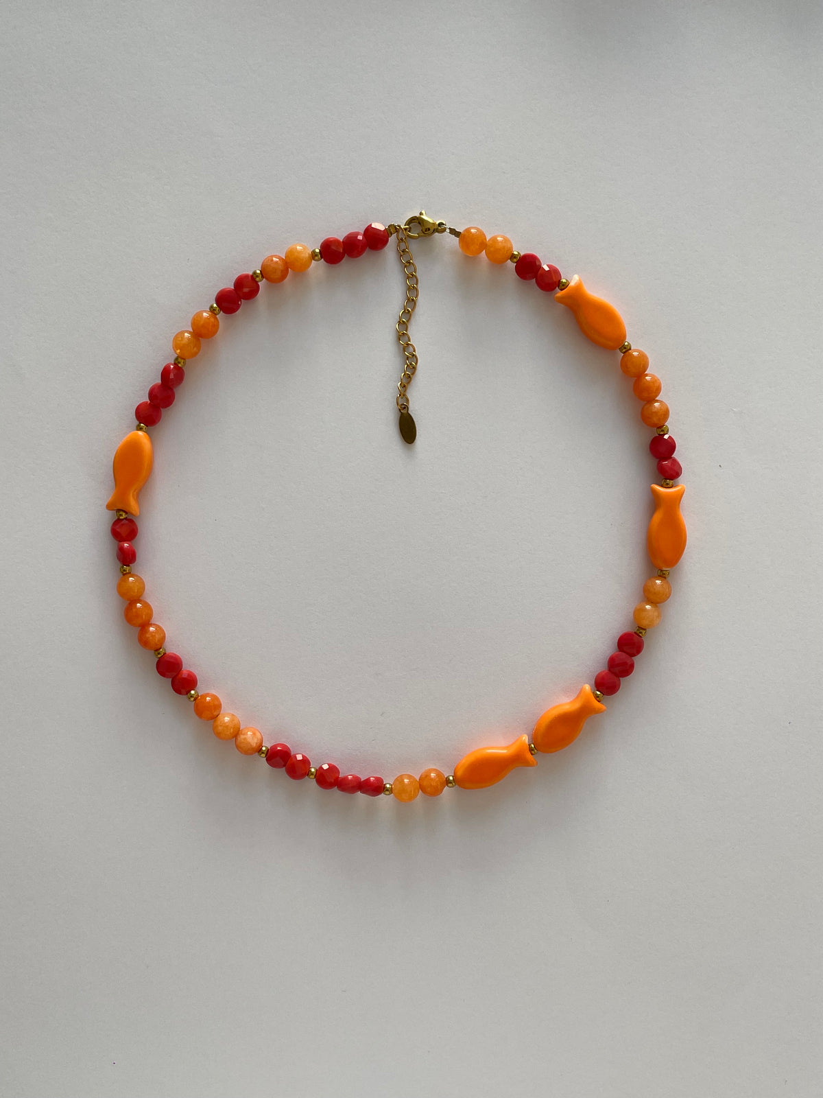Collier perles et sardines