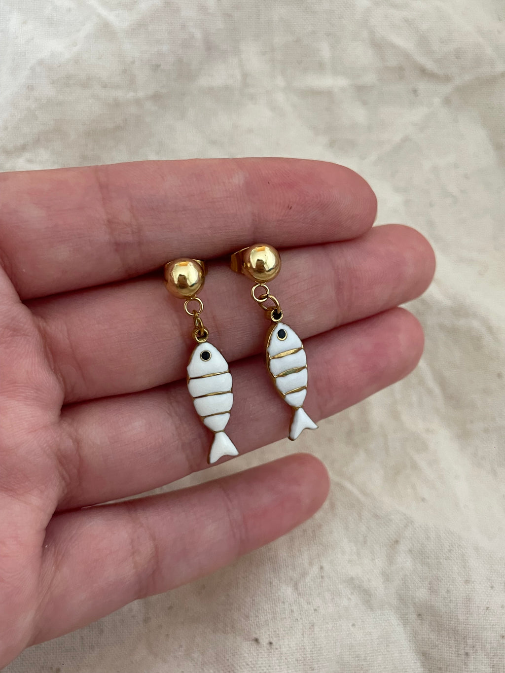 Boucles d’oreilles poissons blancs