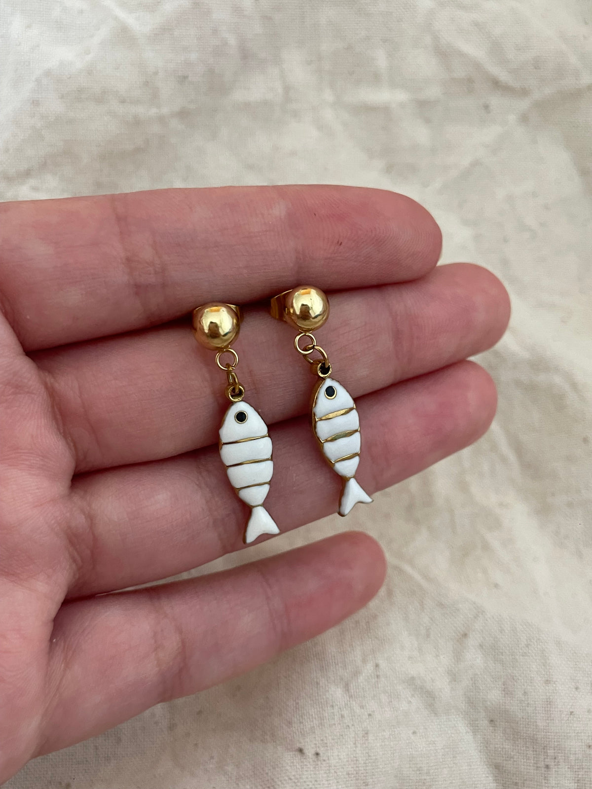 Boucles d’oreilles poissons blancs