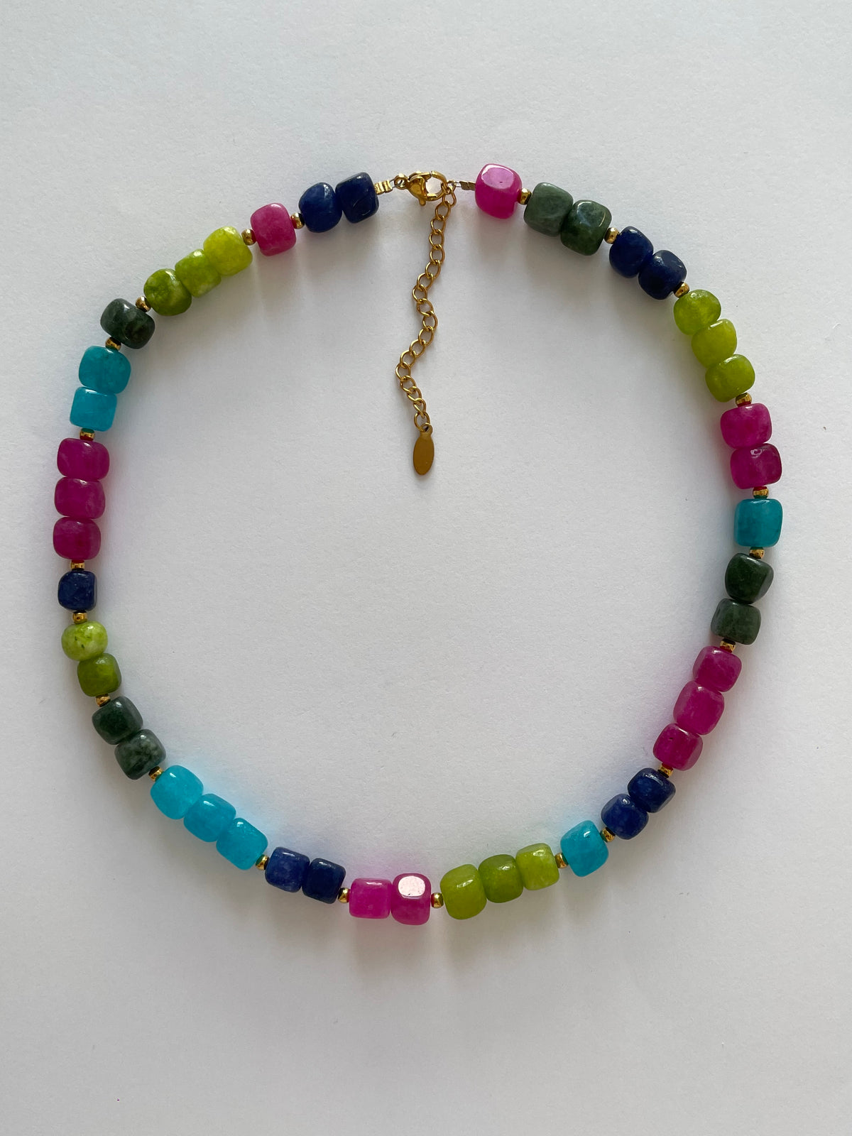 Collier pierres colorées