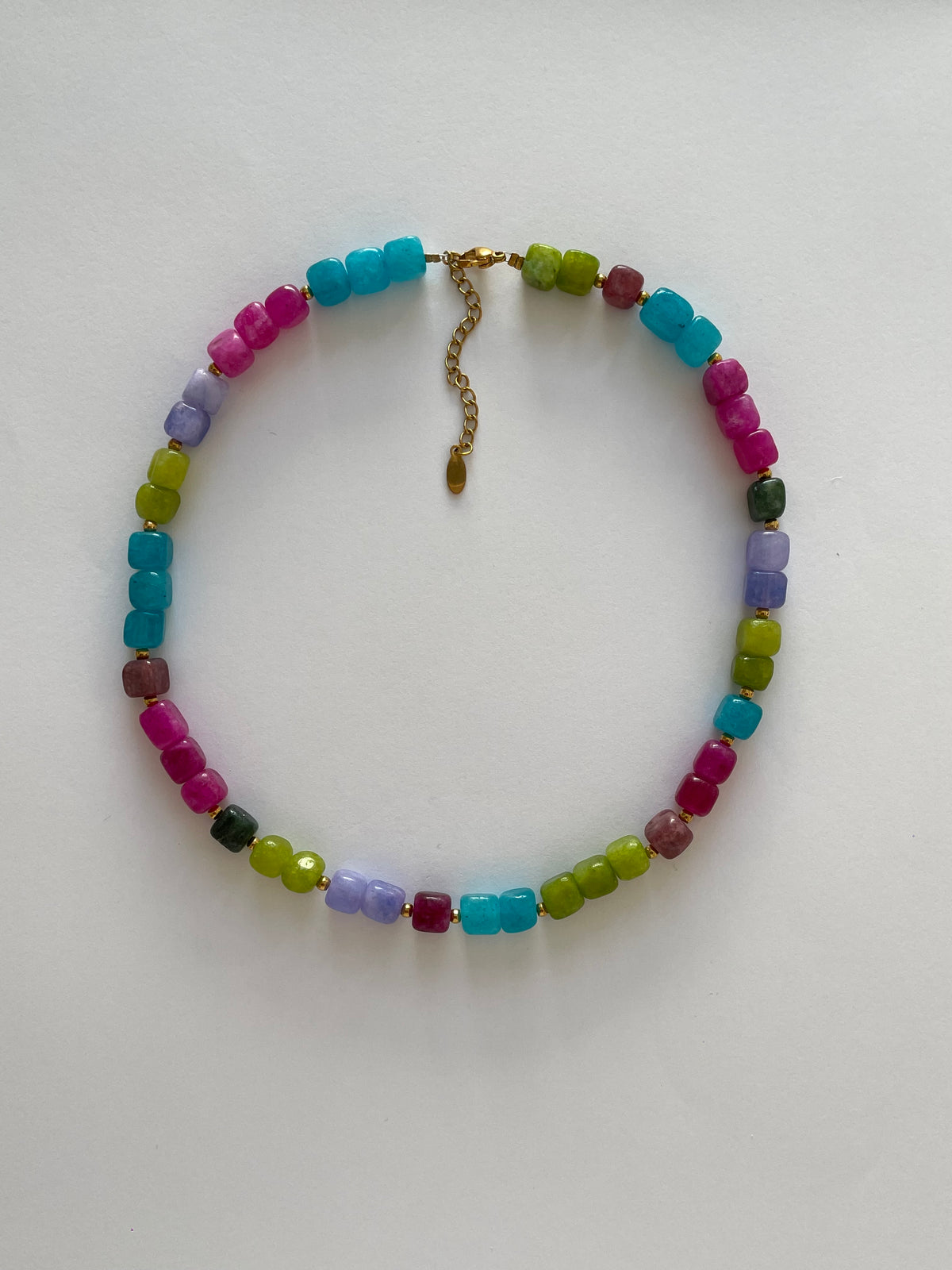 Collier pierres colorées