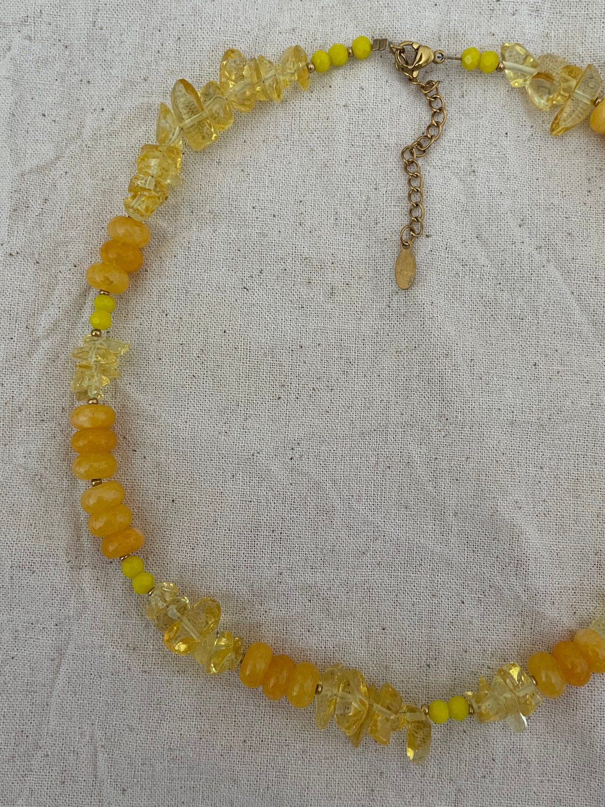 Collier jaune