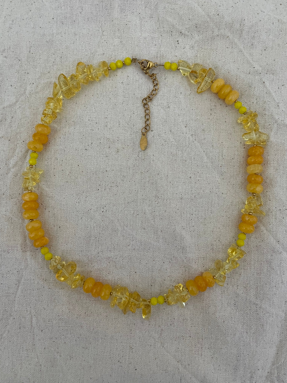 Collier jaune