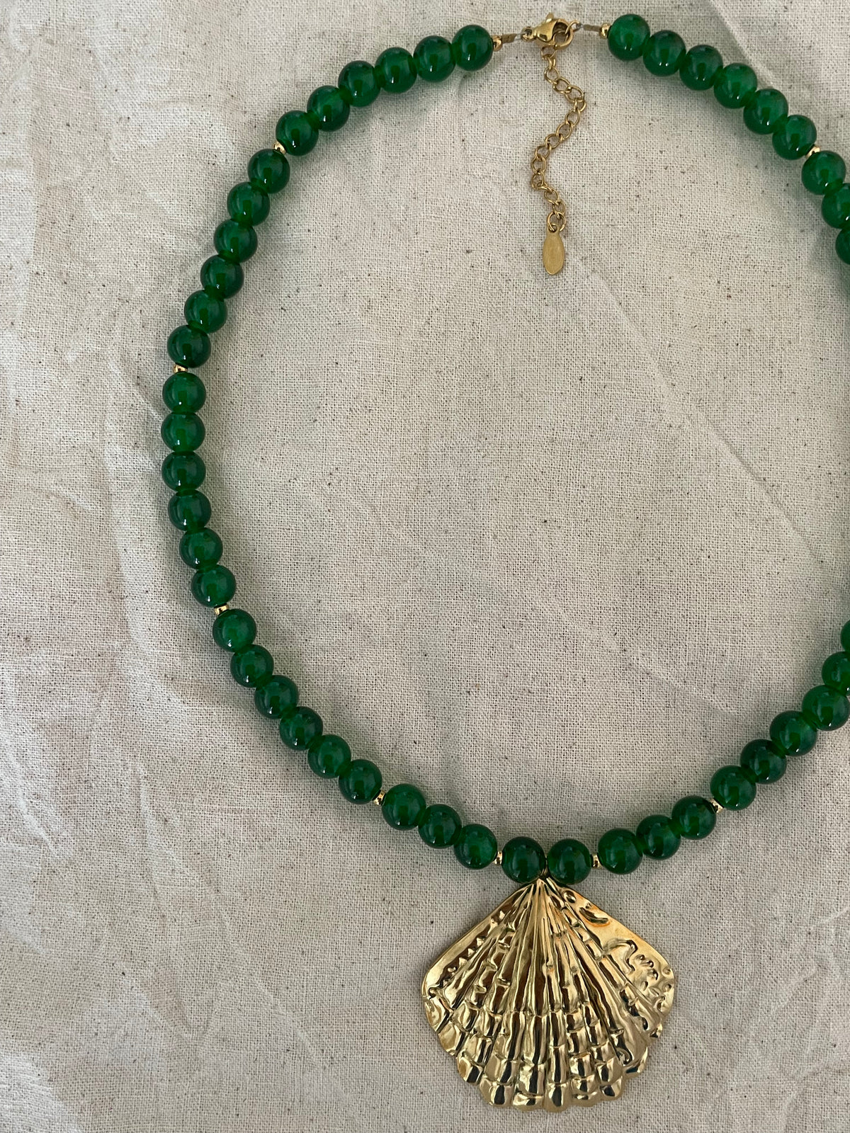 Collier pendentif coquillage doré