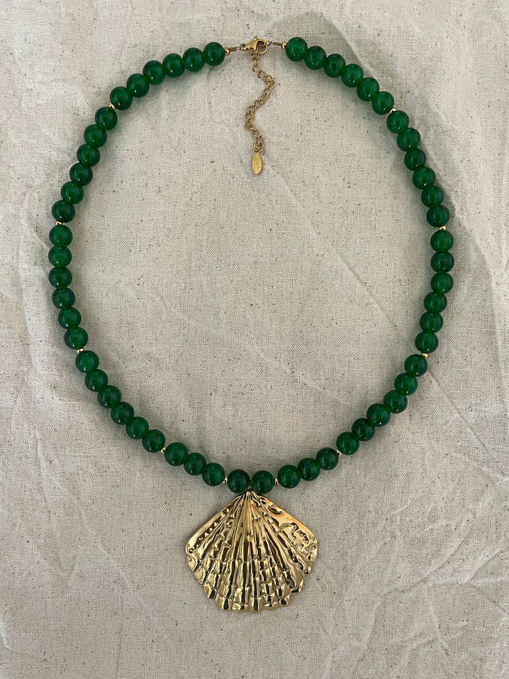 Collier pendentif coquillage doré