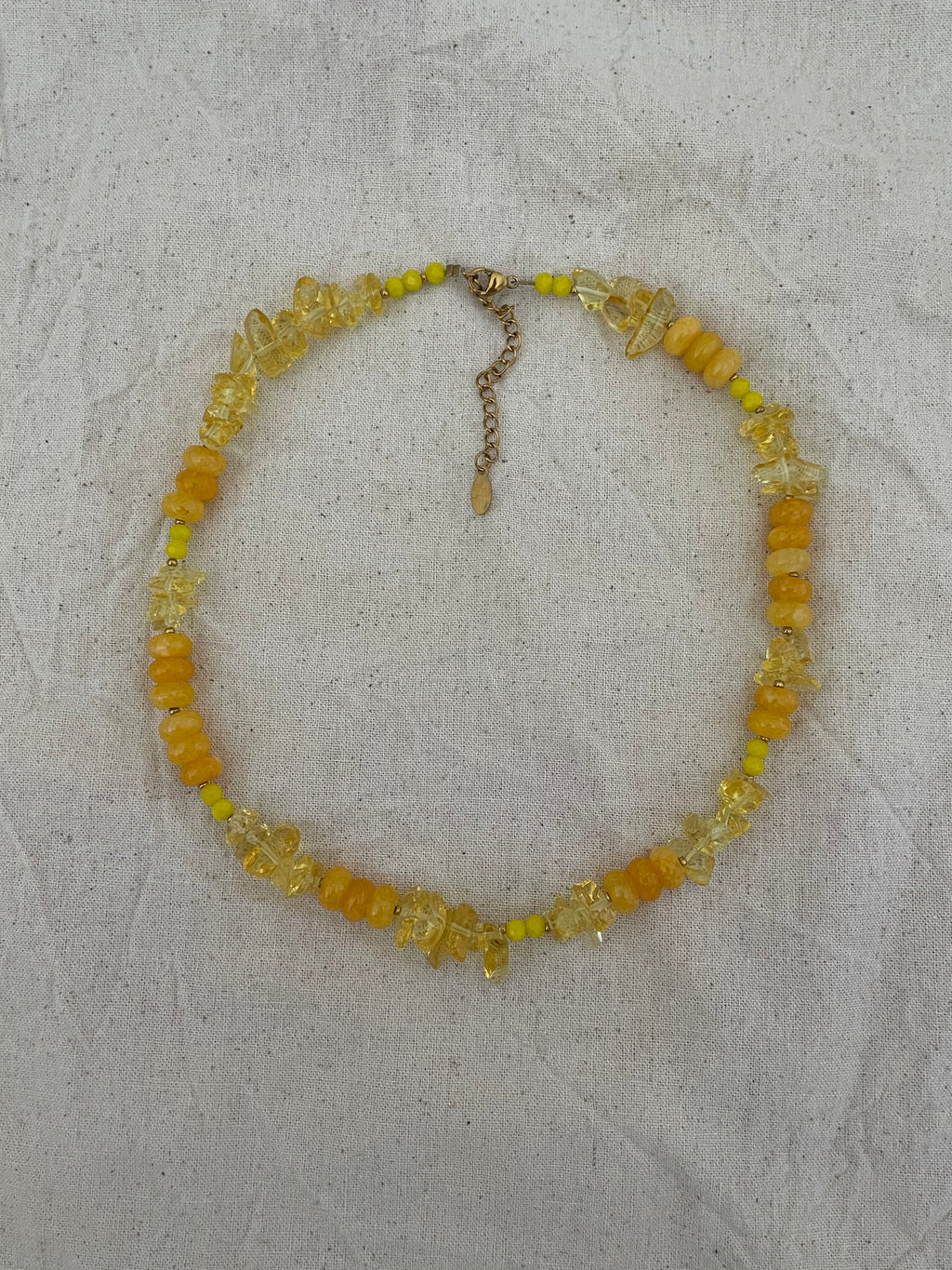 Collier jaune