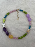 Collier de perles et poissons coloré