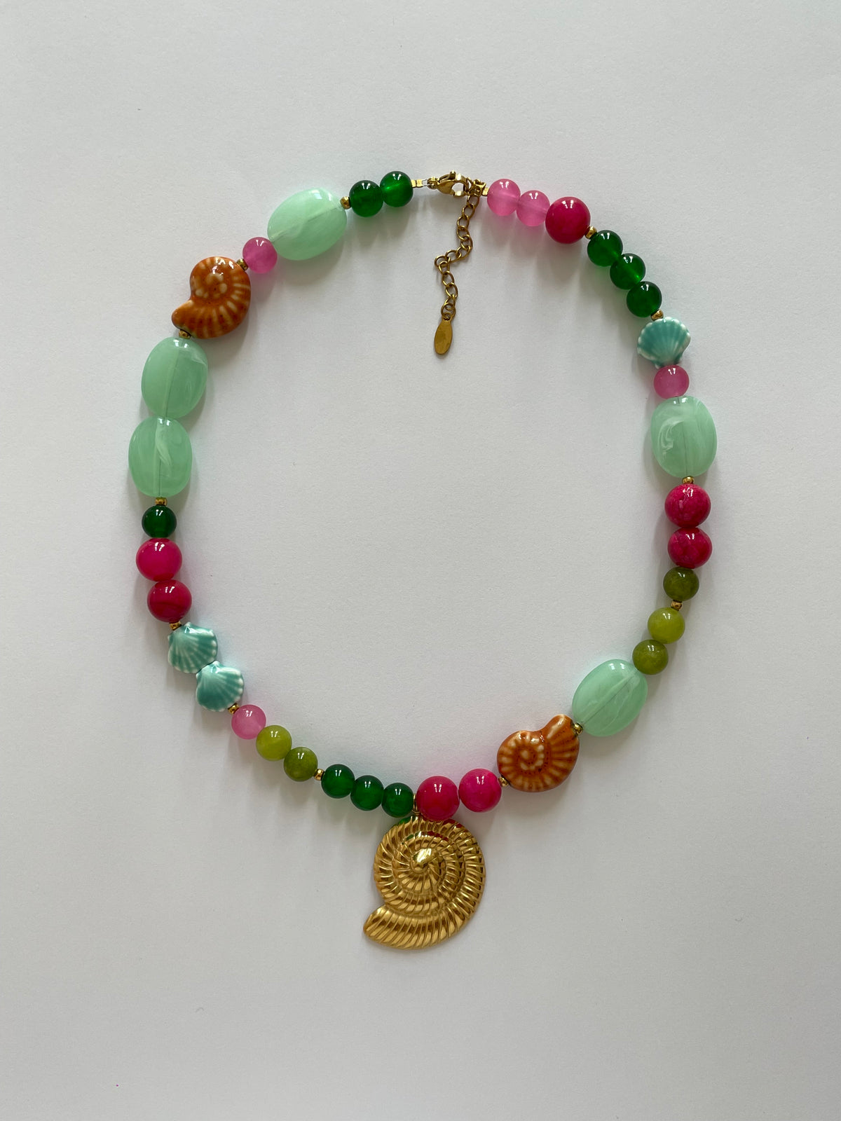 Collier coquillage escargot doré