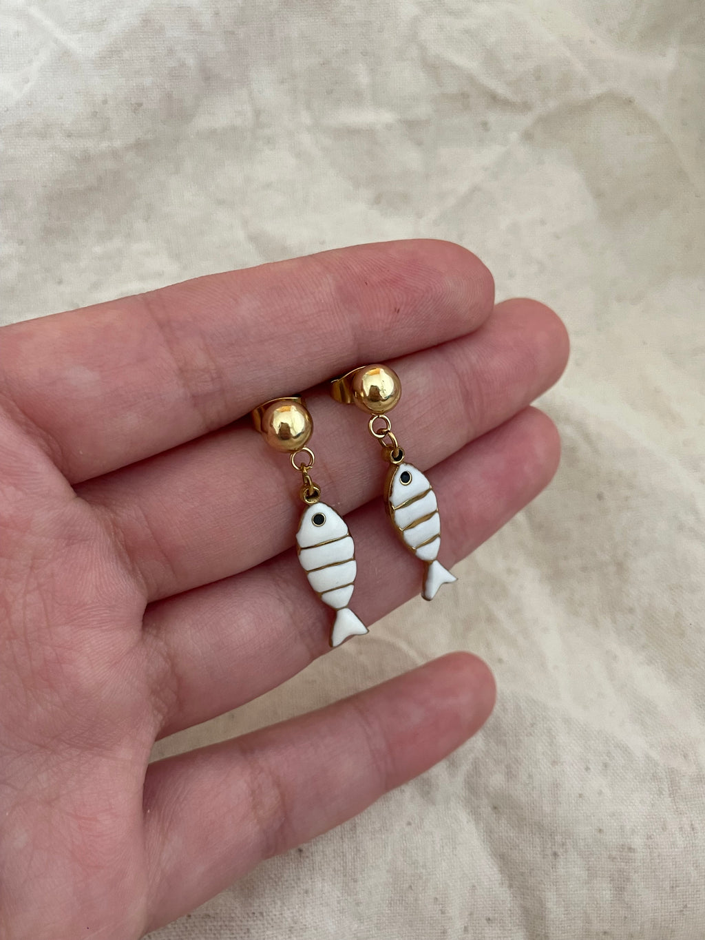Boucles d’oreilles poissons blancs