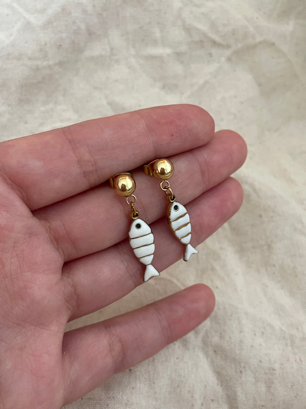 Boucles d’oreilles poissons blancs