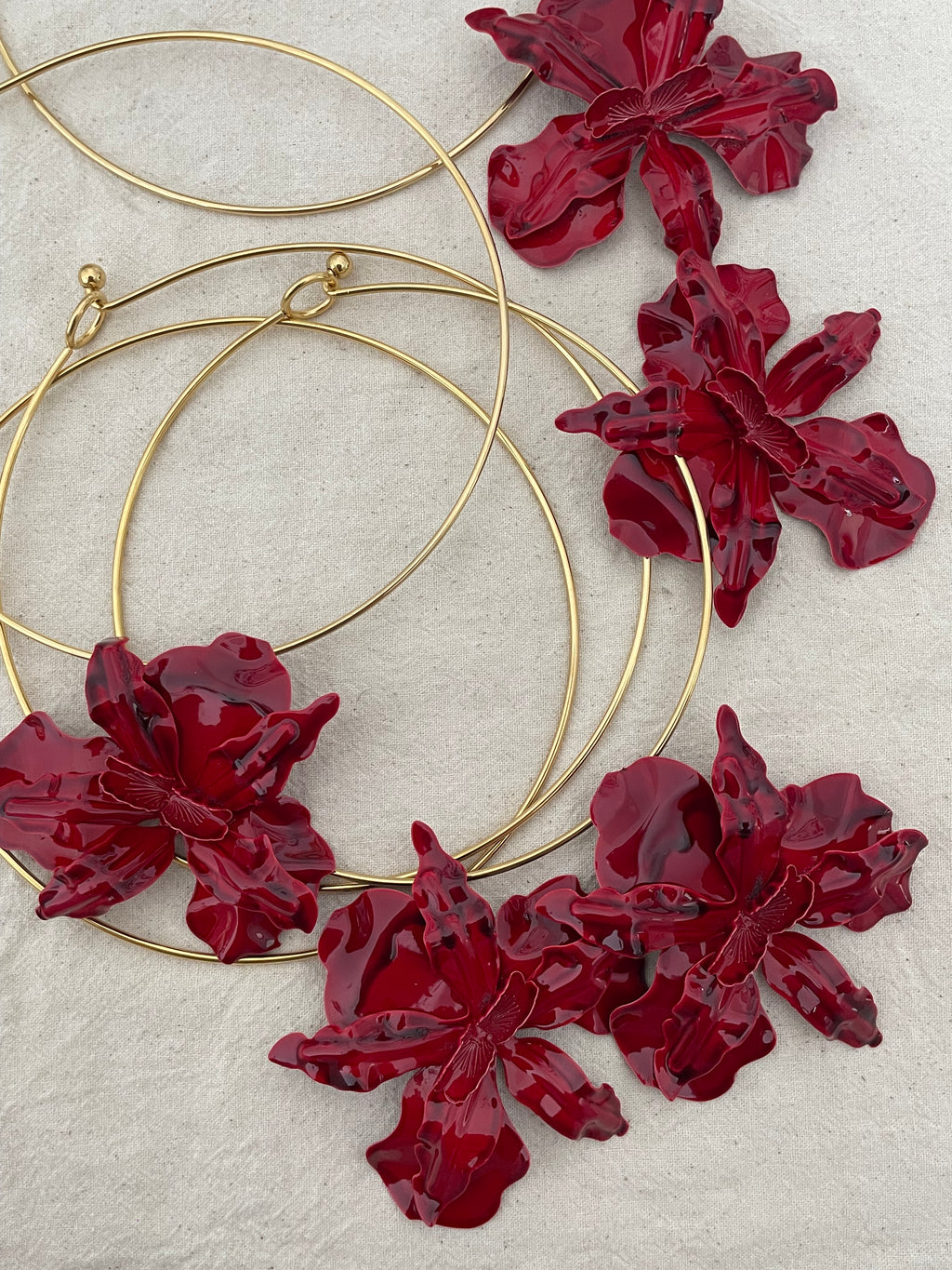 Collier jonc fleur rouge