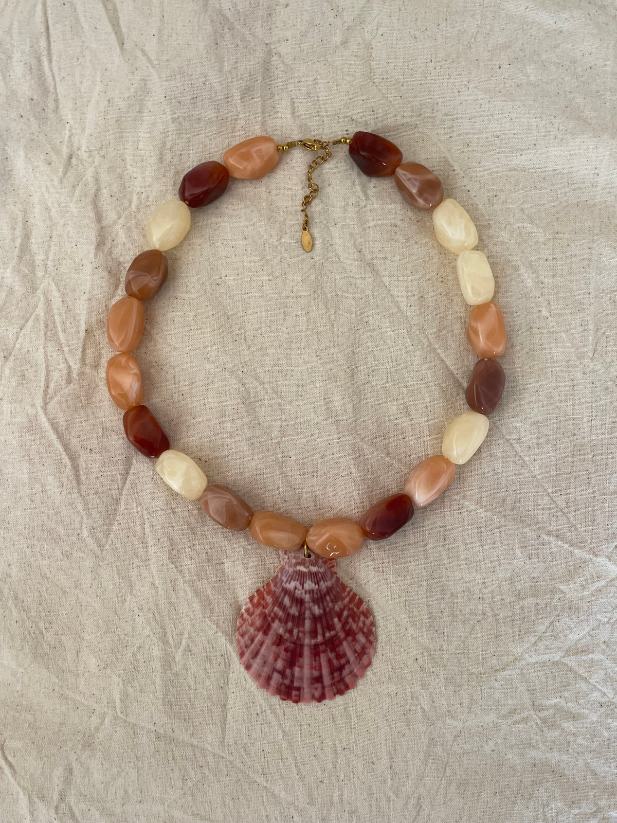 Collier pendentif palourde