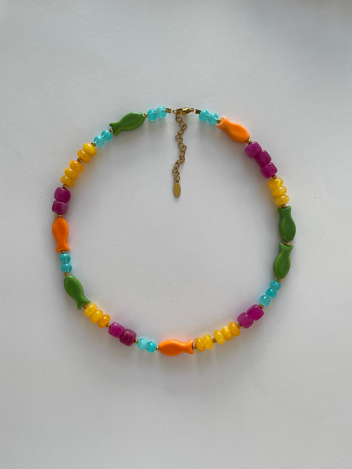 Collier perles et sardines
