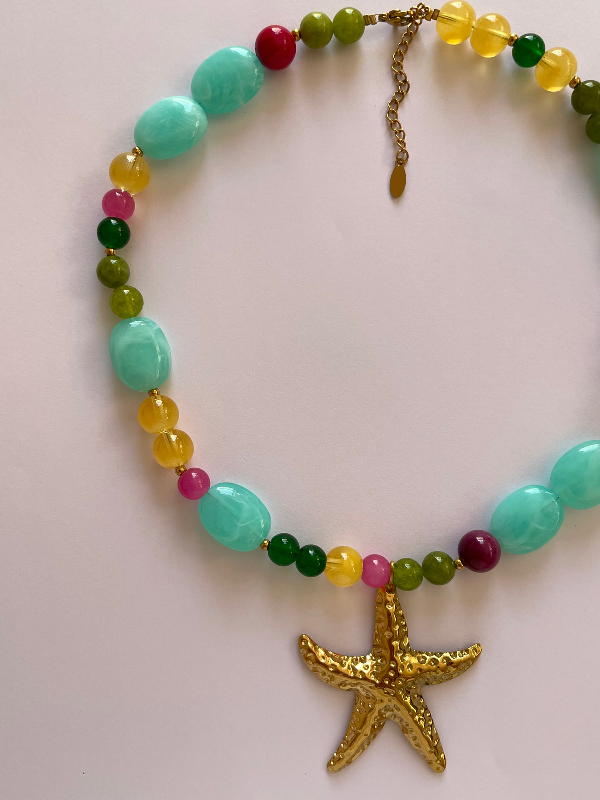 Collier coloré étoile de mer dorée