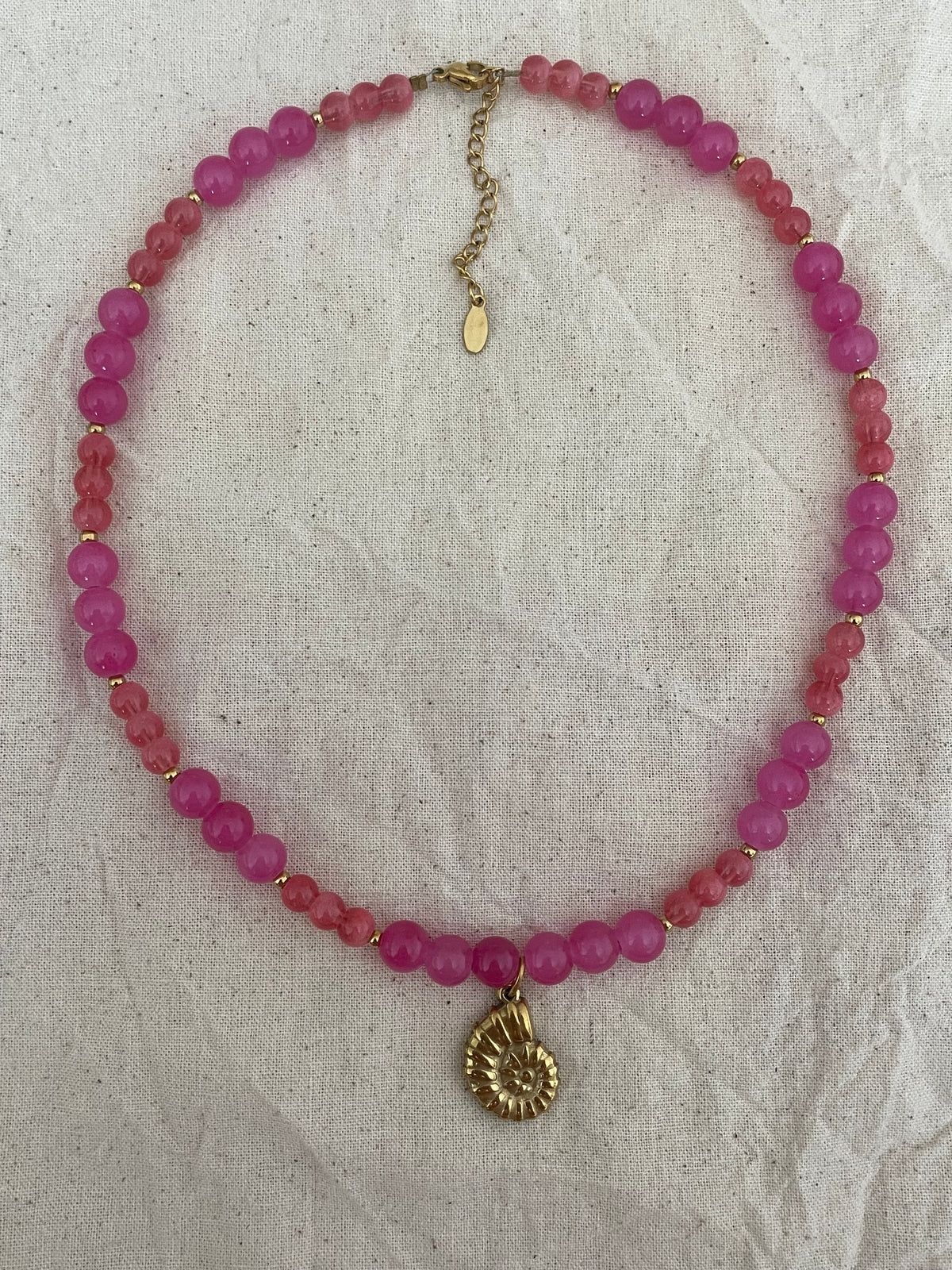 Collier pendentif coquillage escargot doré