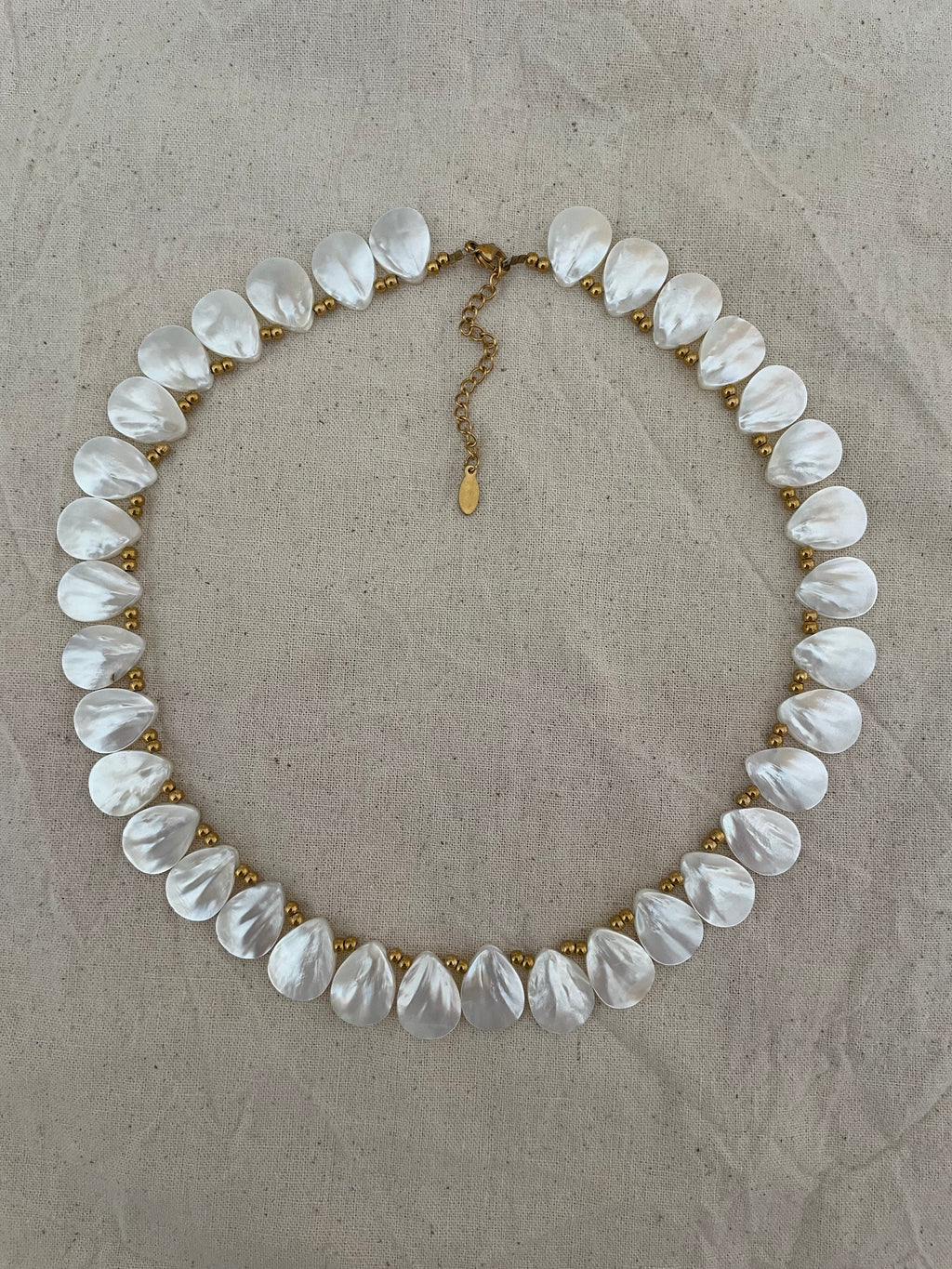 Collier nacre blanc