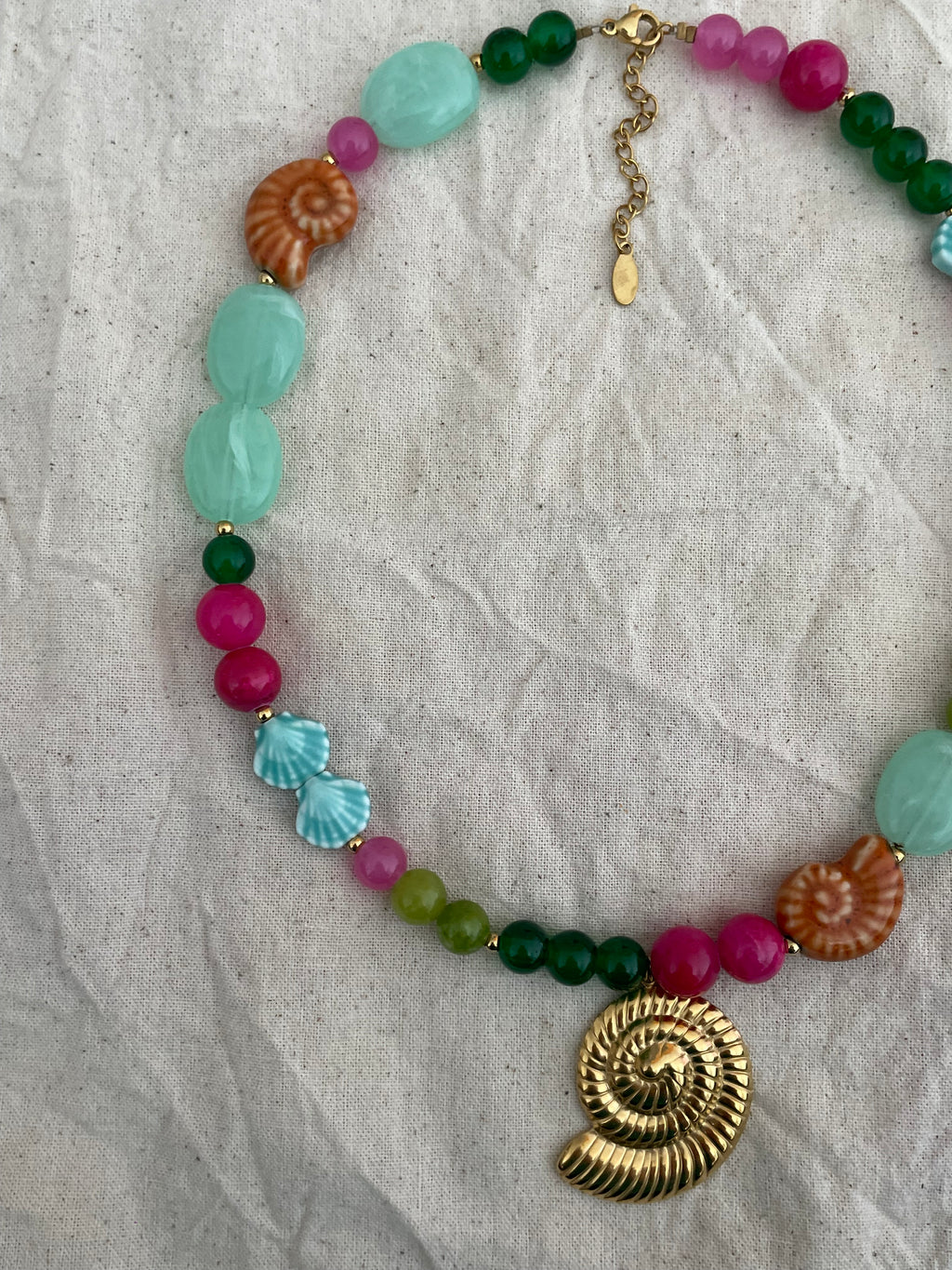 Collier coquillage escargot doré