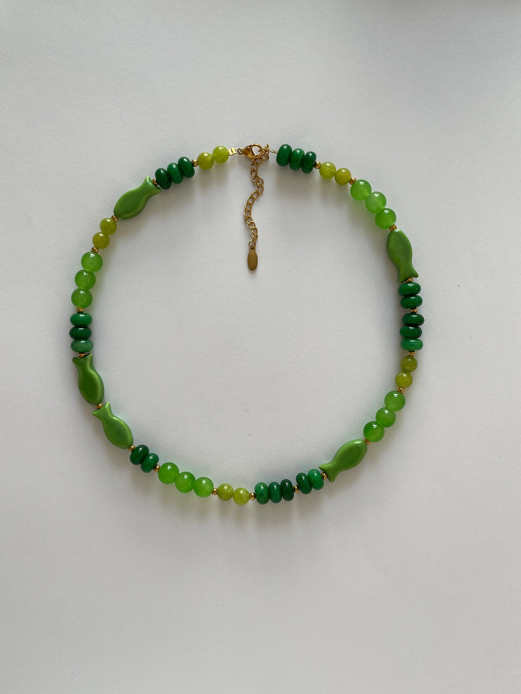 Collier perles et sardines