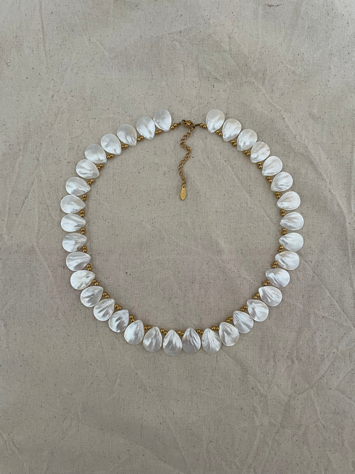 Collier nacre blanc