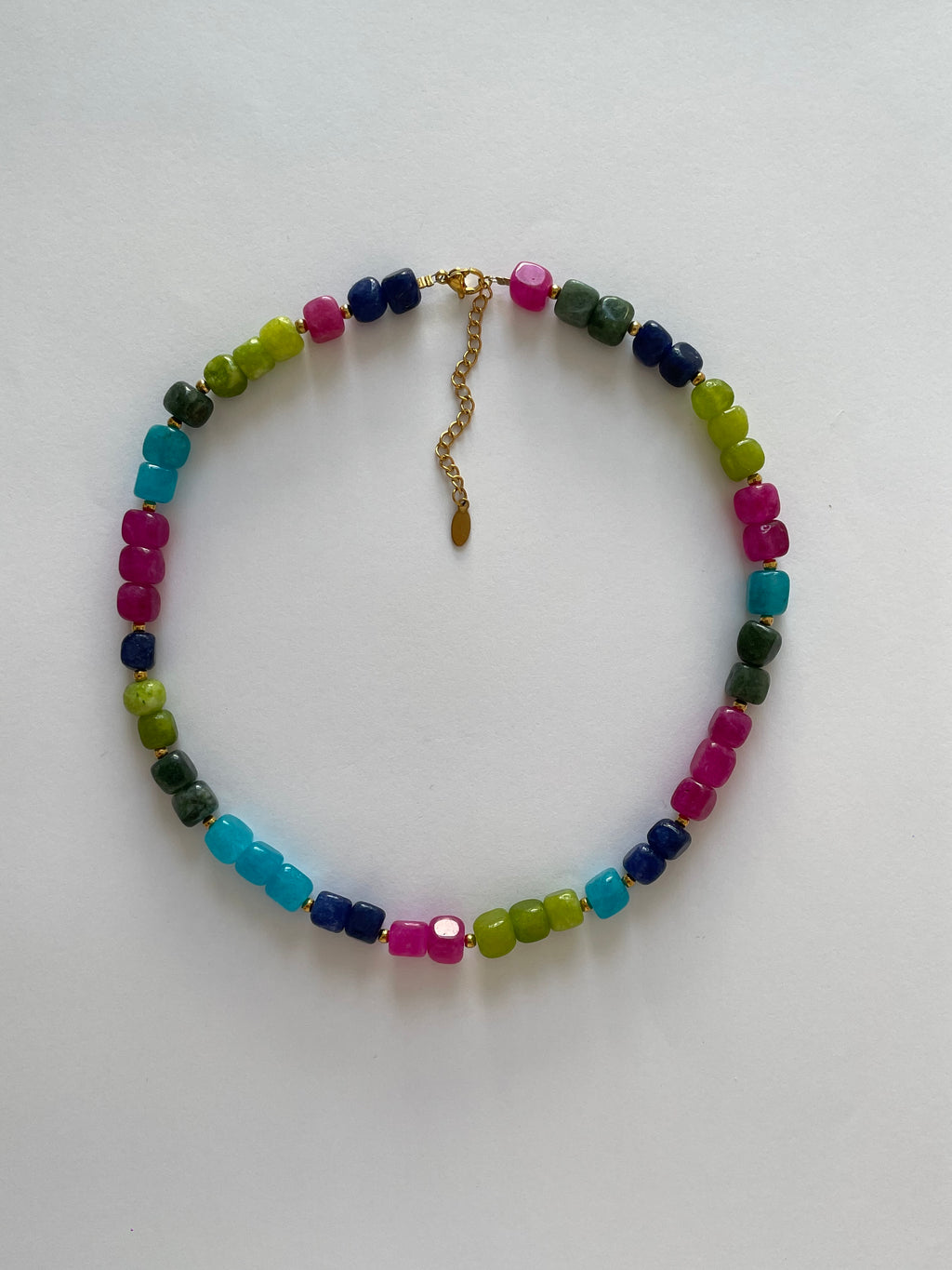 Collier pierres colorées