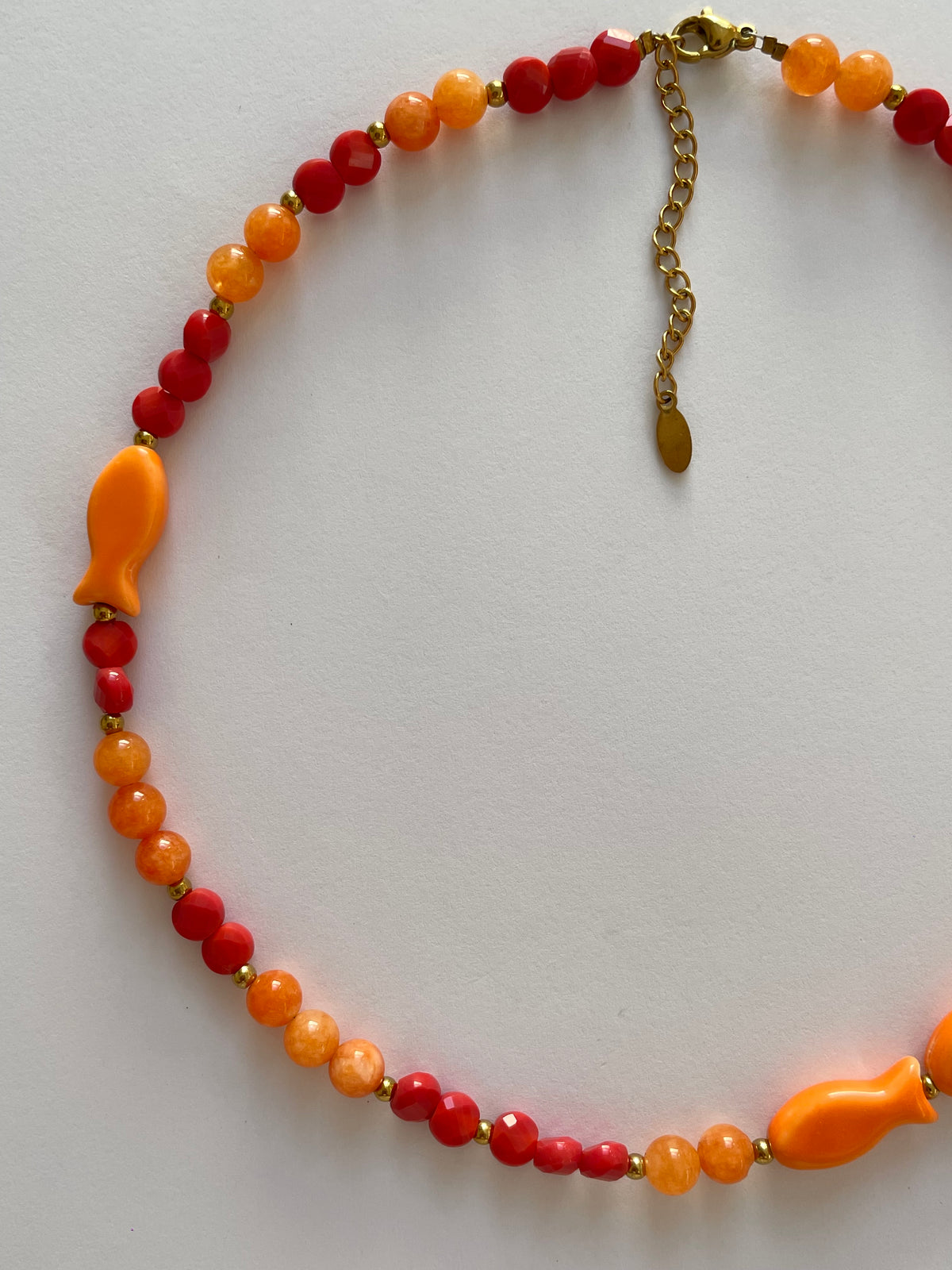 Collier perles et sardines
