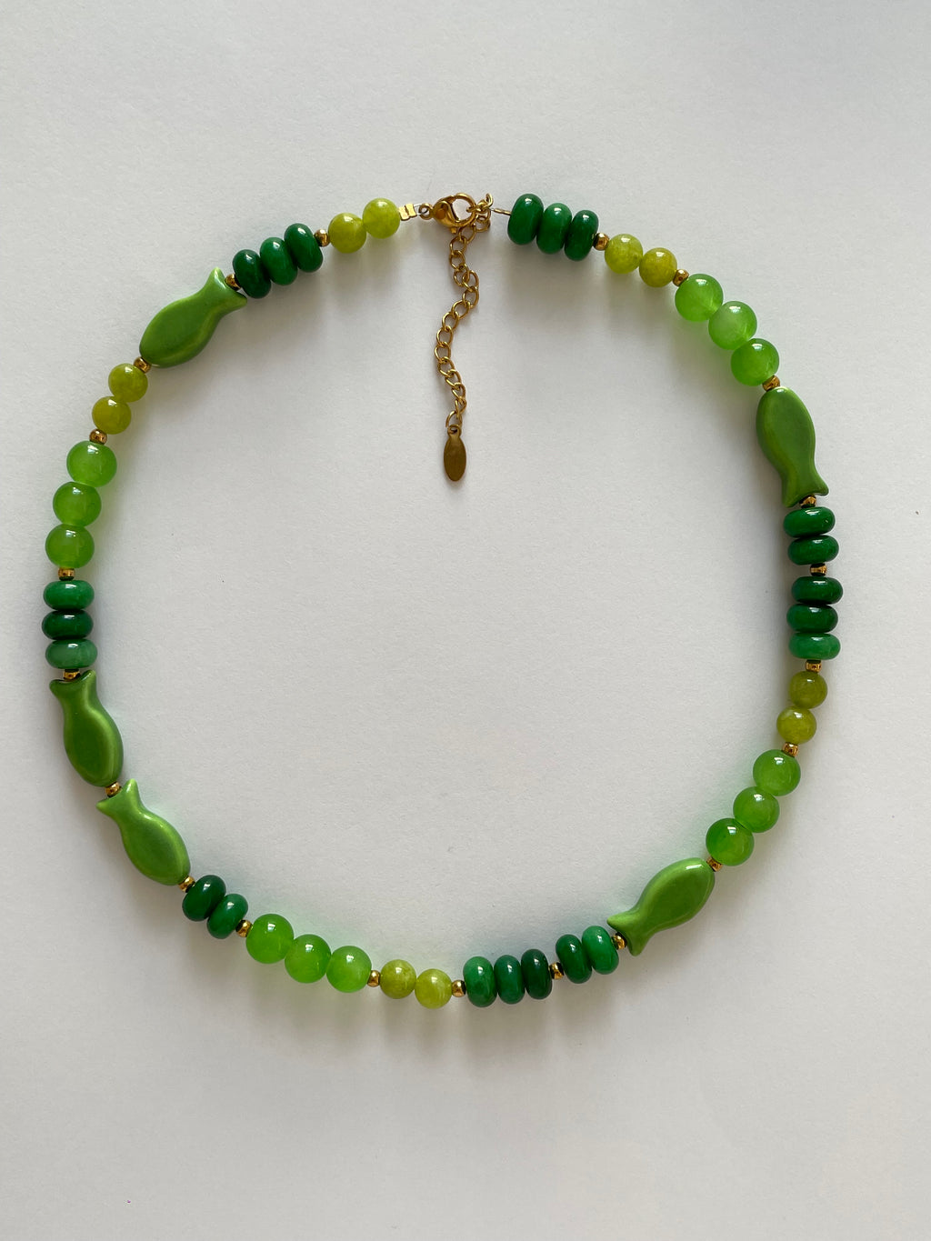 Collier perles et sardines
