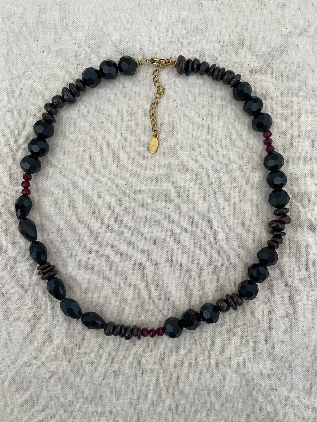 Collier pierres noires