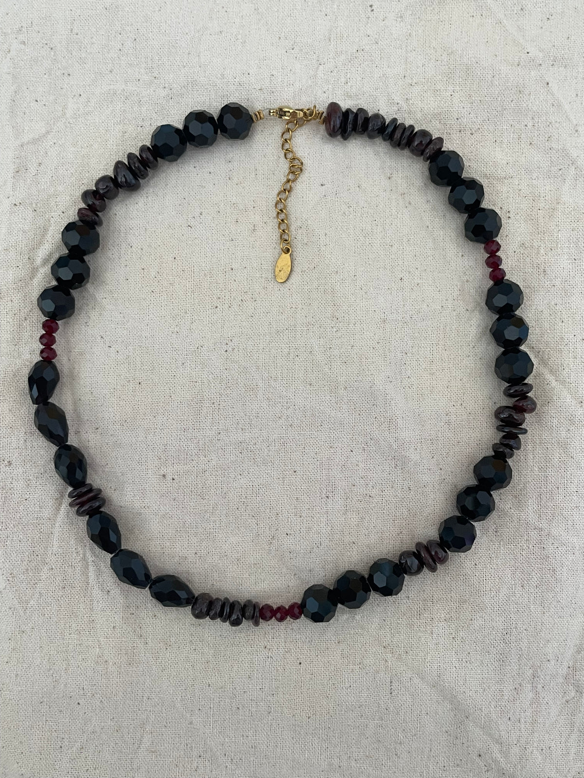 Collier pierres noires