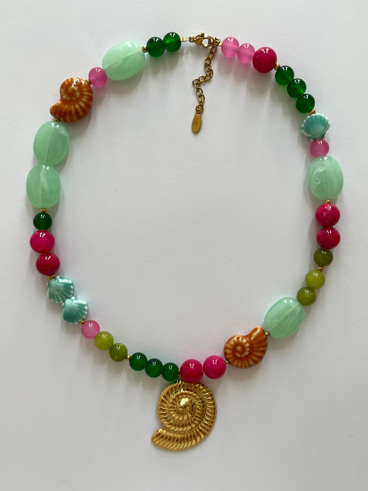 Collier coquillage escargot doré