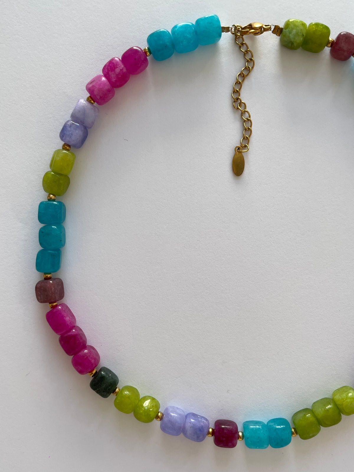 Collier pierres colorées