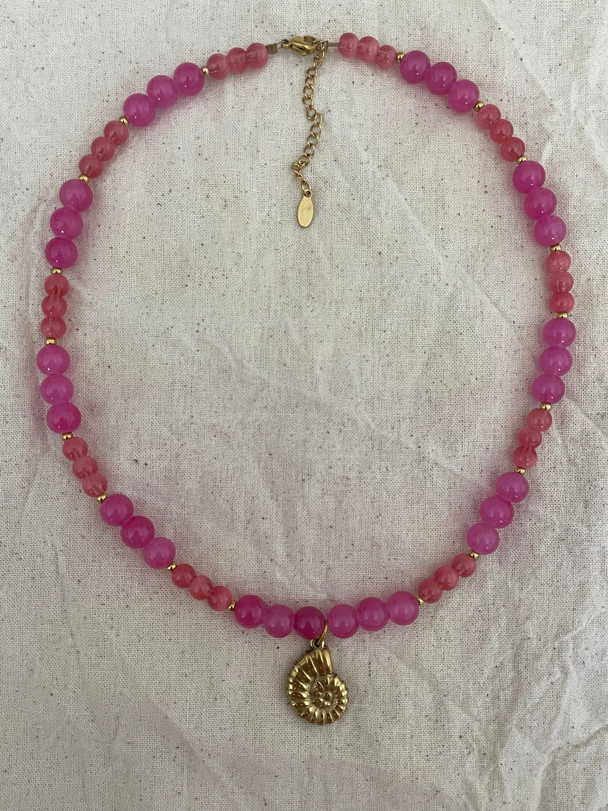 Collier pendentif coquillage escargot doré