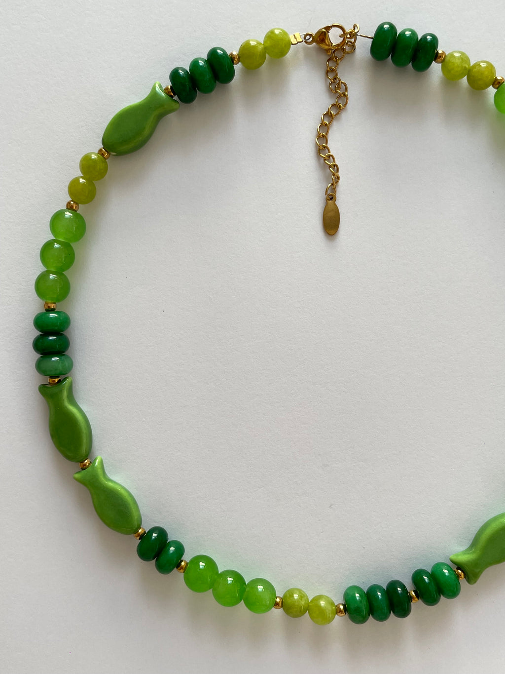 Collier perles et sardines