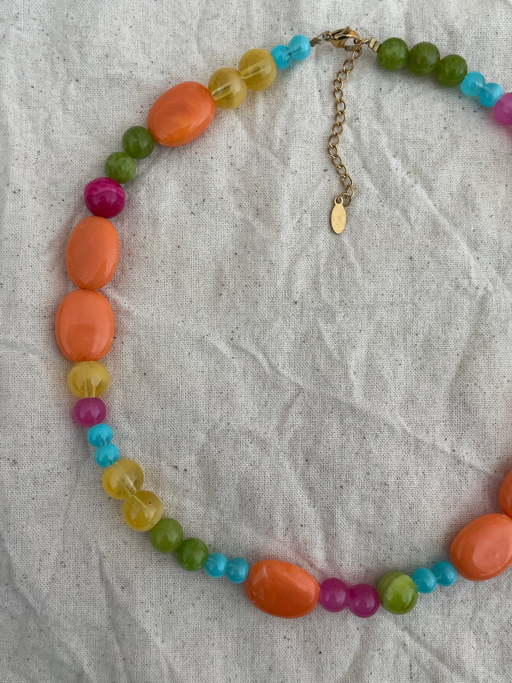 Collier de perles coloré