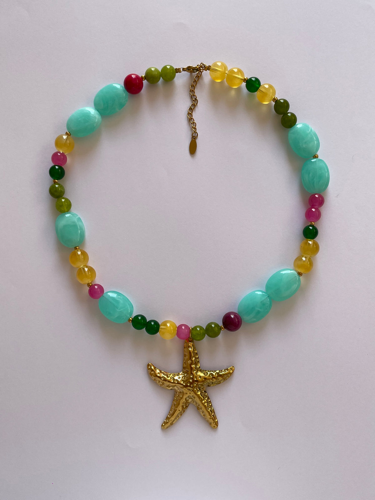 Collier coloré étoile de mer dorée