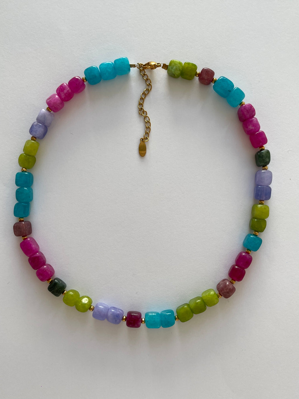 Collier pierres colorées