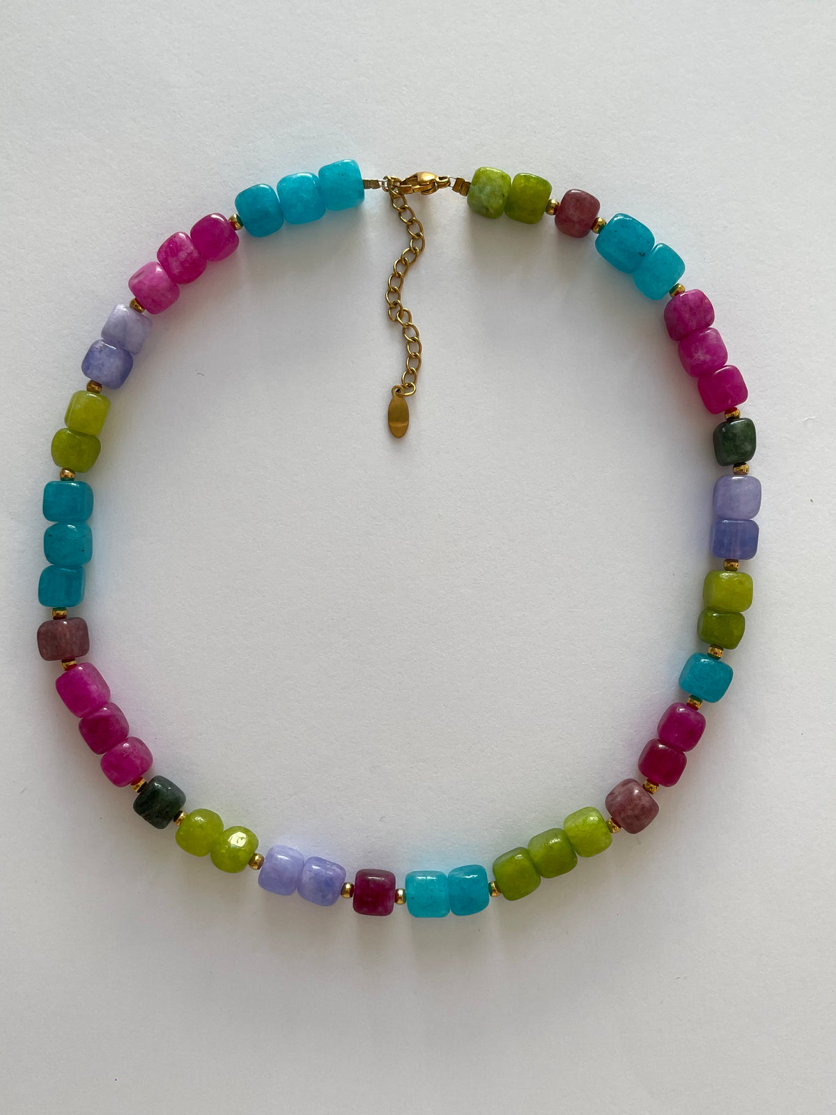 Collier pierres colorées