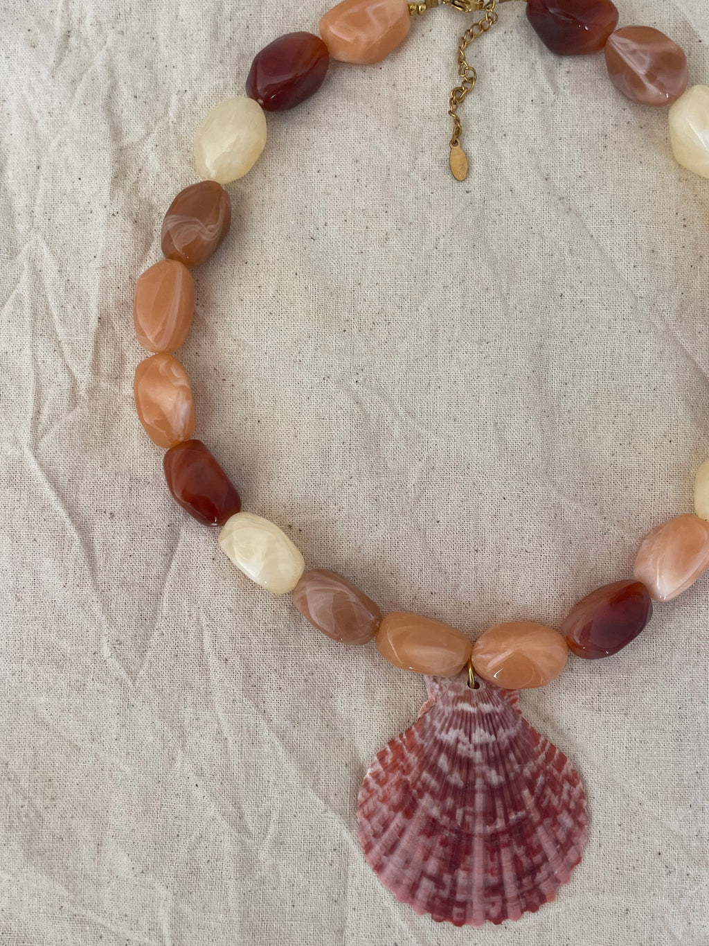 Collier pendentif palourde
