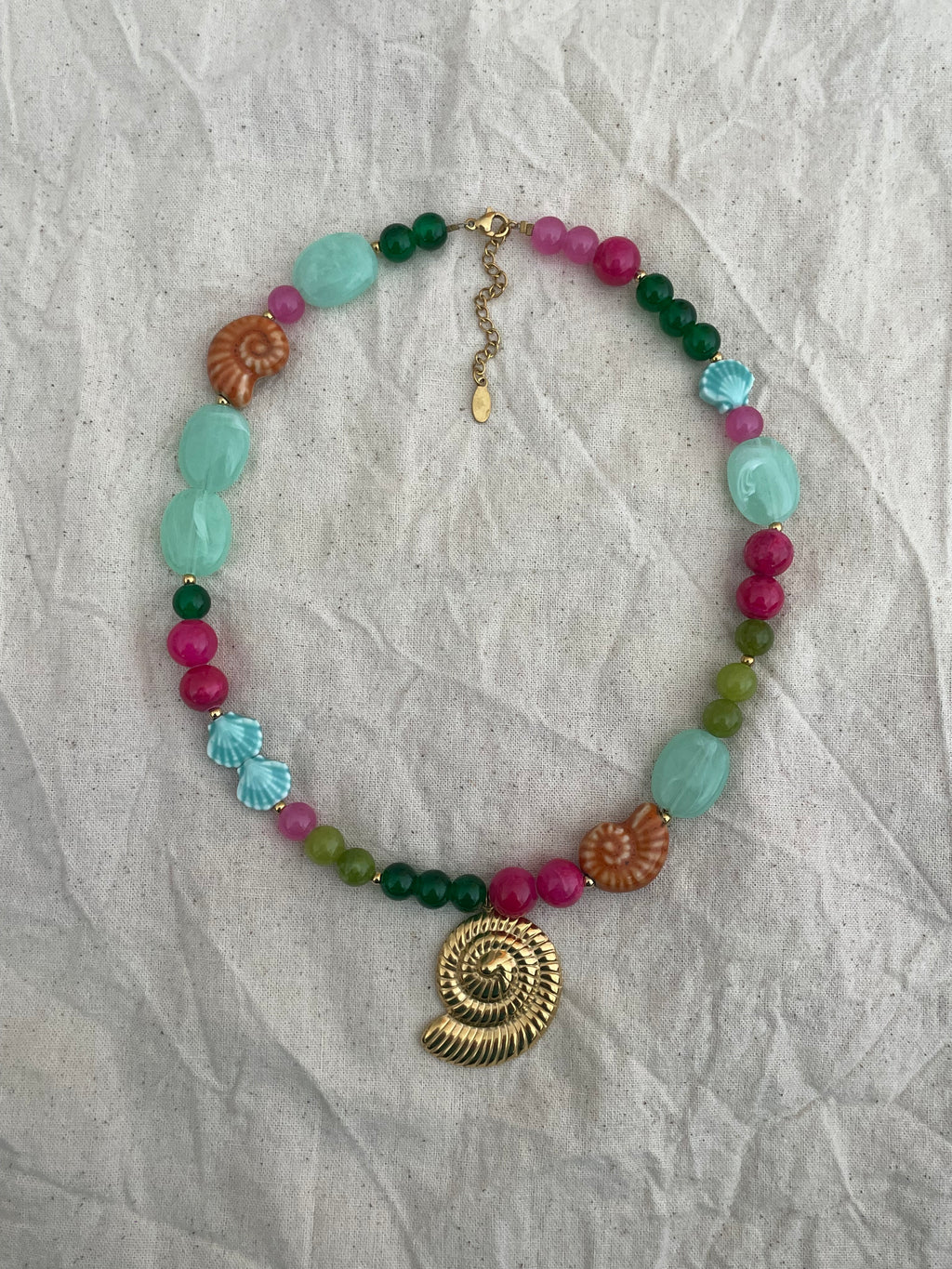 Collier coquillage escargot doré