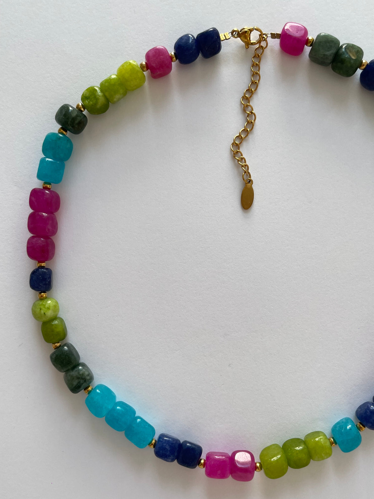 Collier pierres colorées