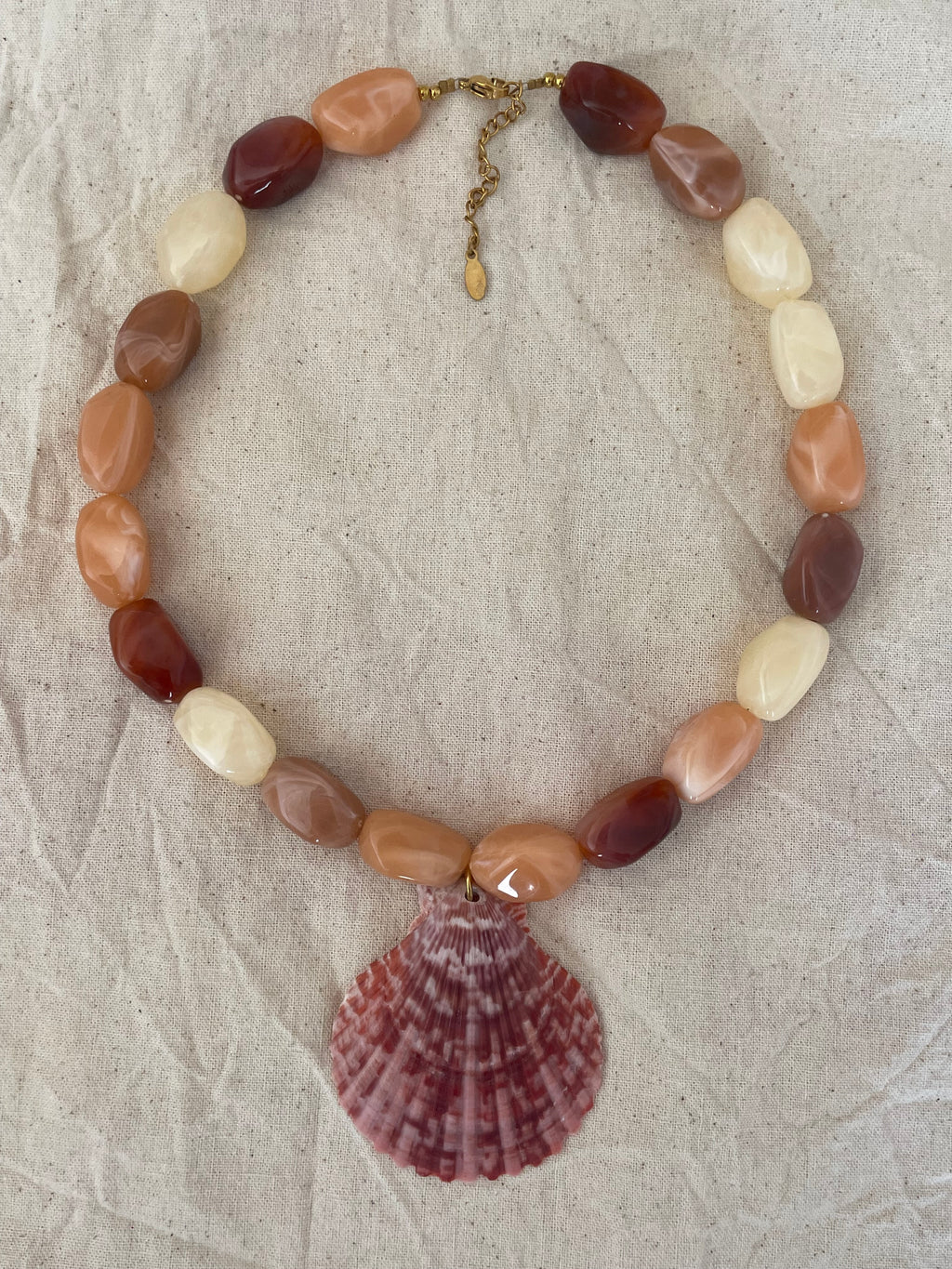 Collier pendentif palourde