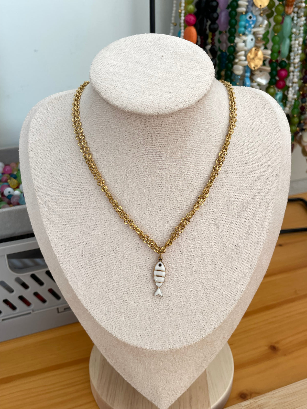 Collier poisson blanc